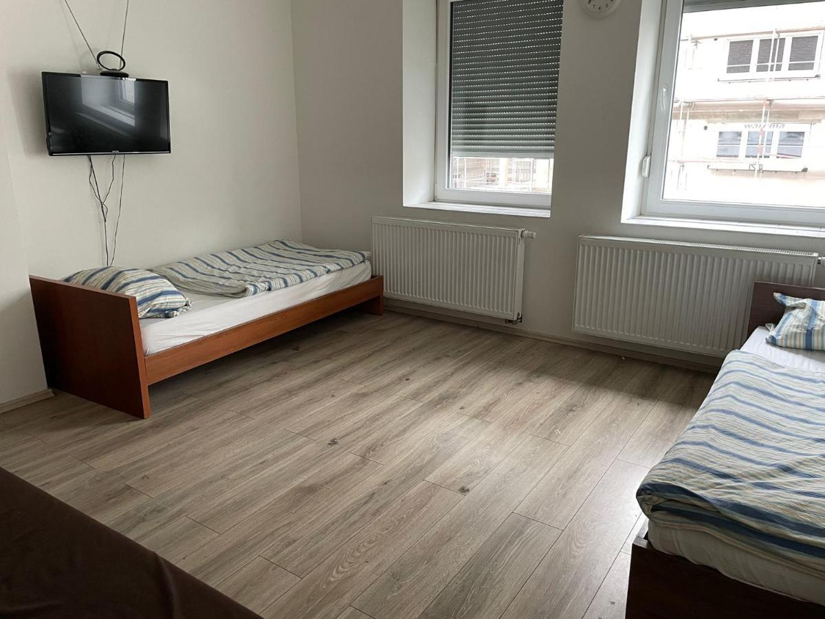 Monteur-Apartment Am Bahnhof Muhlheim am Main Bagian luar foto