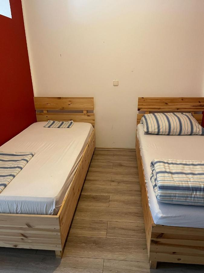 Monteur-Apartment Am Bahnhof Muhlheim am Main Bagian luar foto