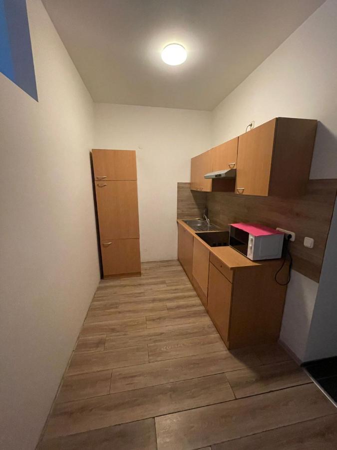 Monteur-Apartment Am Bahnhof Muhlheim am Main Bagian luar foto