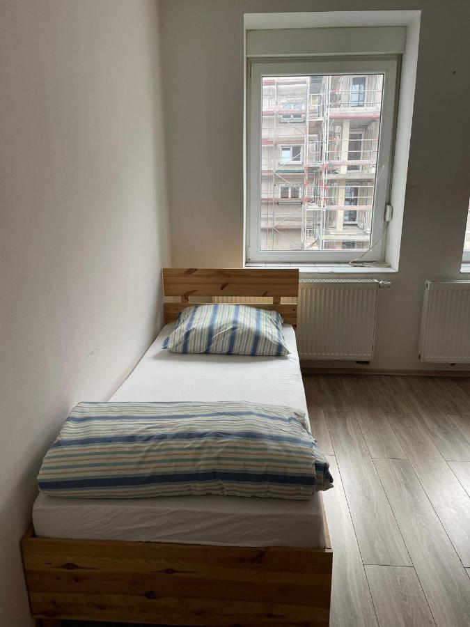 Monteur-Apartment Am Bahnhof Muhlheim am Main Bagian luar foto